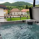 With Hot Tub In 55027 펜션 *
