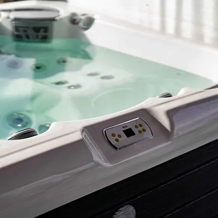 With Hot Tub In 55027 Somoskoujfalu