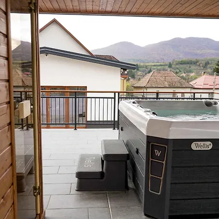 펜션 With Hot Tub In 55027