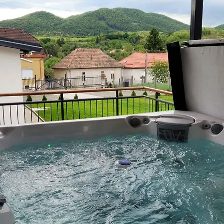 With Hot Tub In 55027 Prázdninový dům *